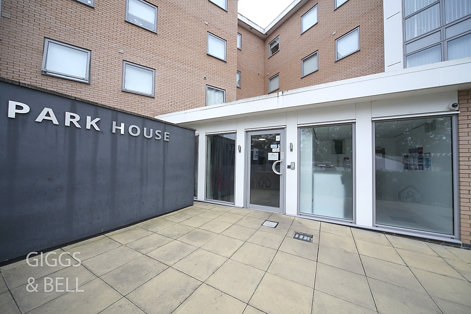 1 bed studio flat for sale in Park Street, Luton 14