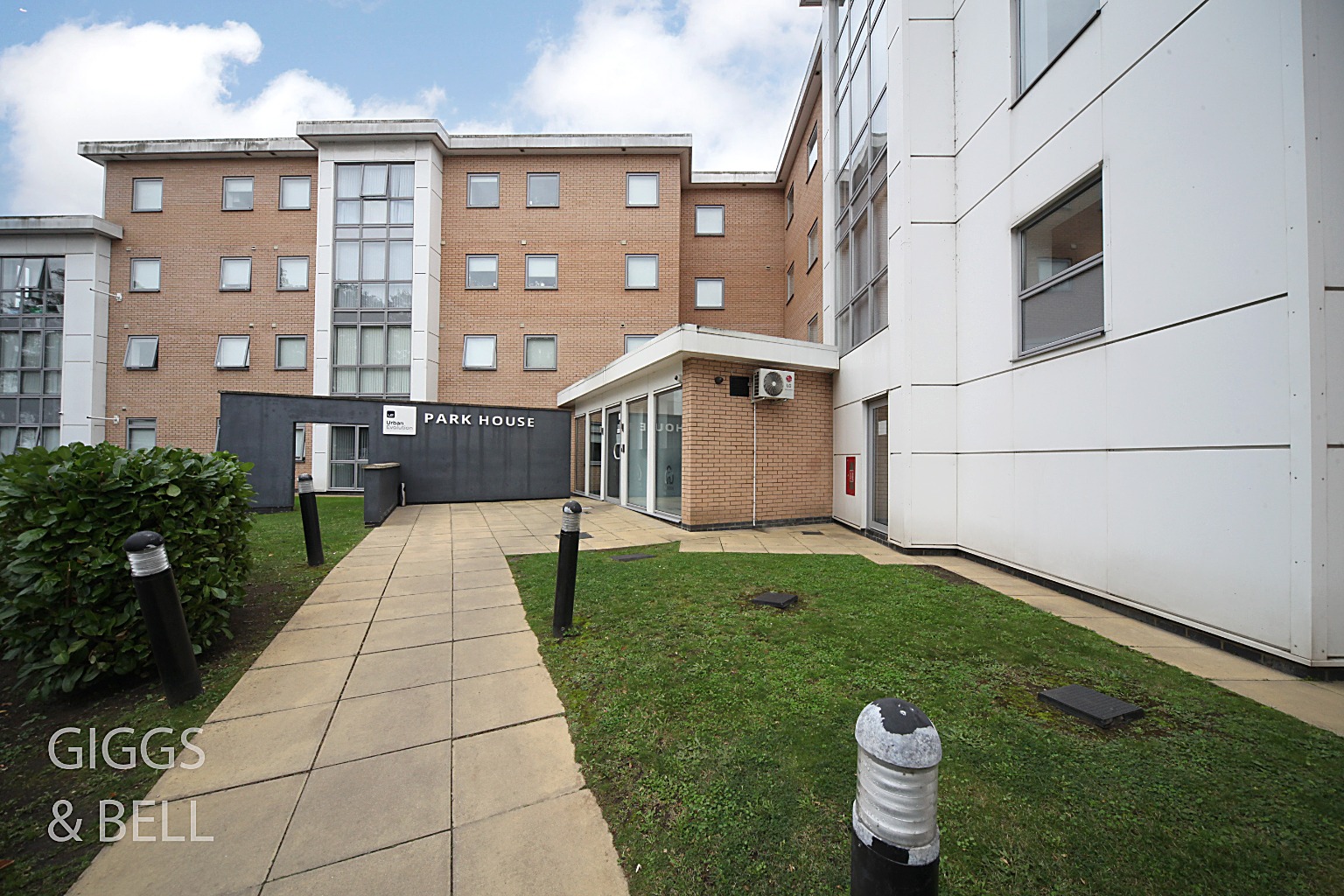 1 bed studio flat for sale in Park Street, Luton 12