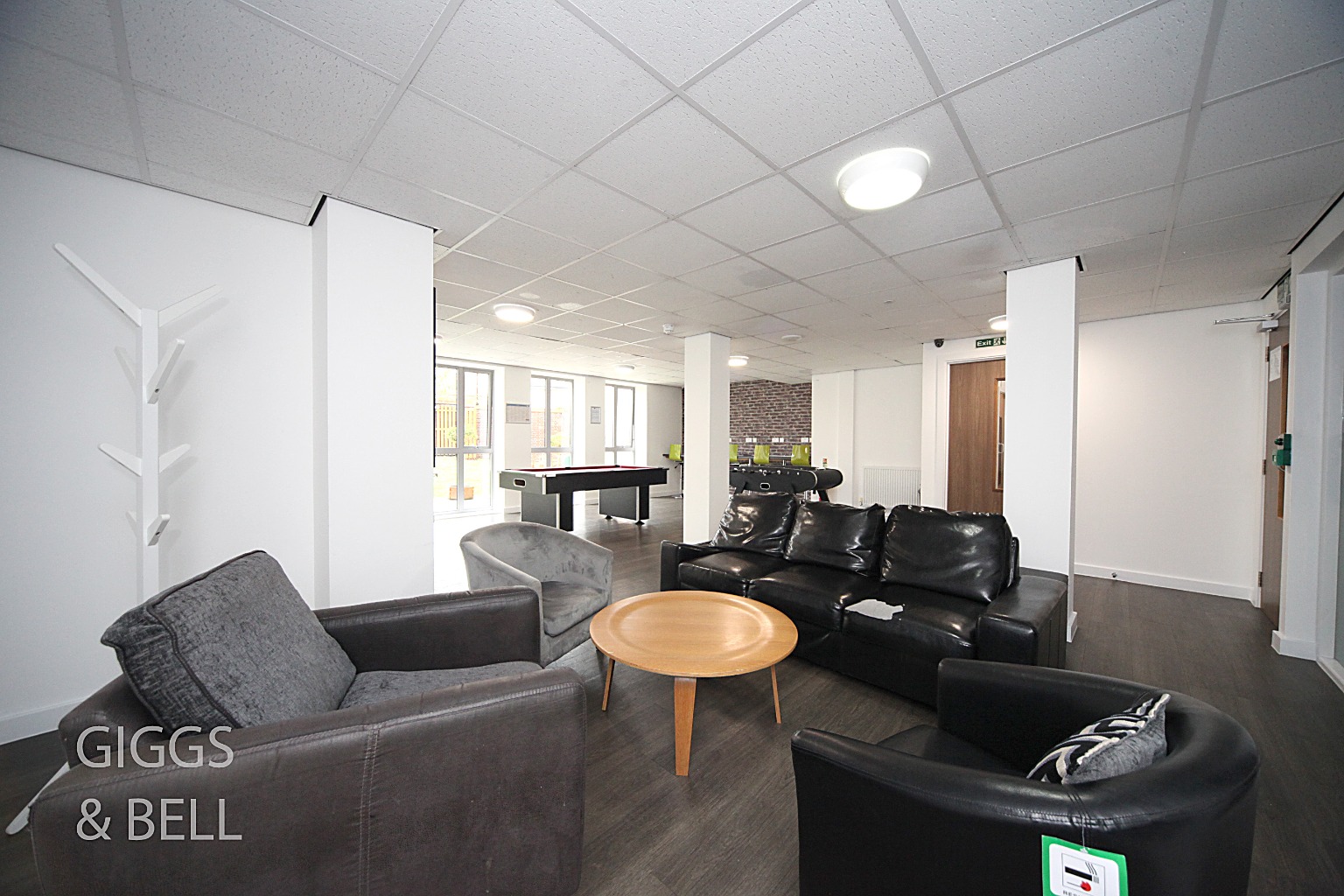 1 bed studio flat for sale in Park Street, Luton 8