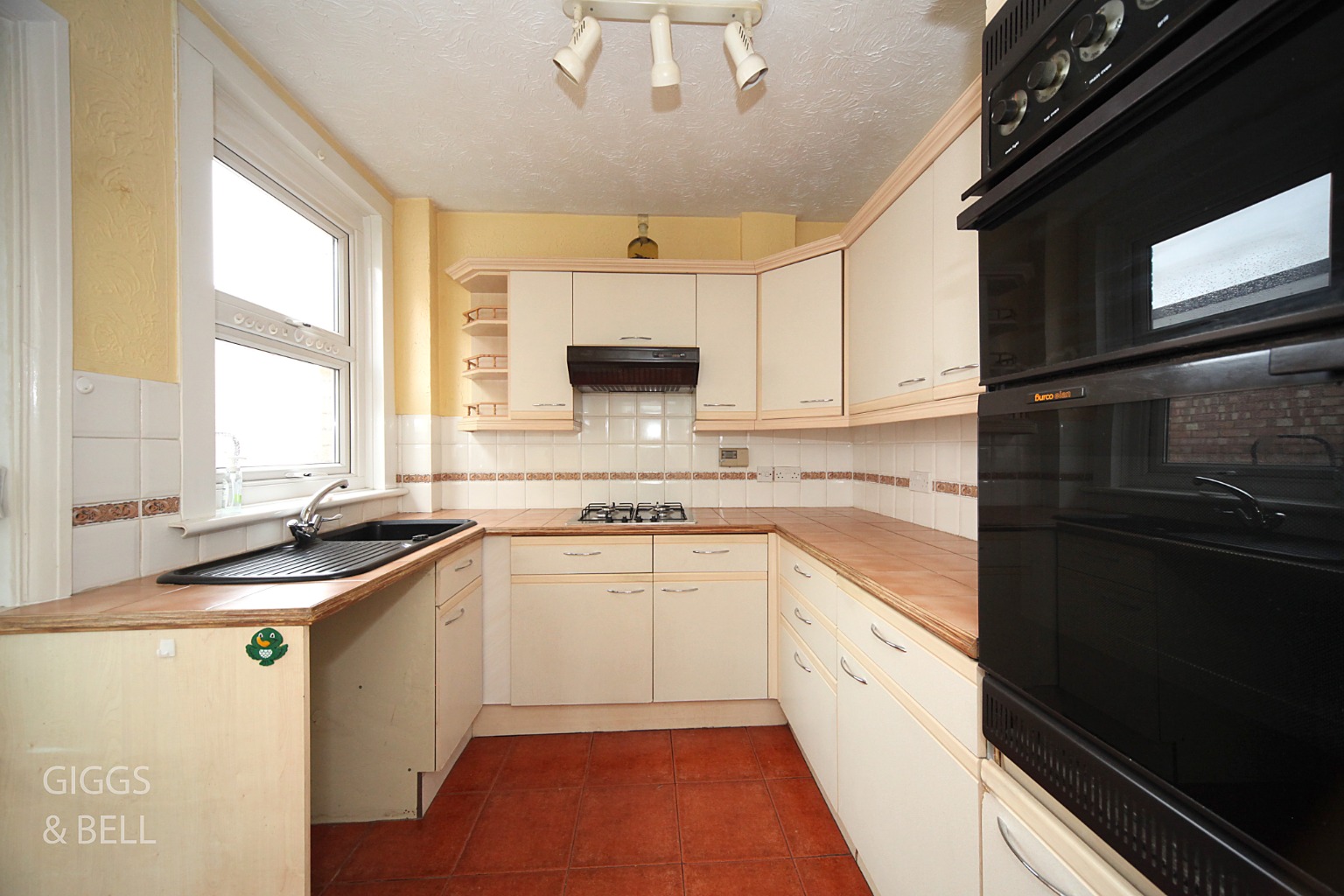3 bed semi-detached house for sale in Luton Road, Dunstable  - Property Image 5