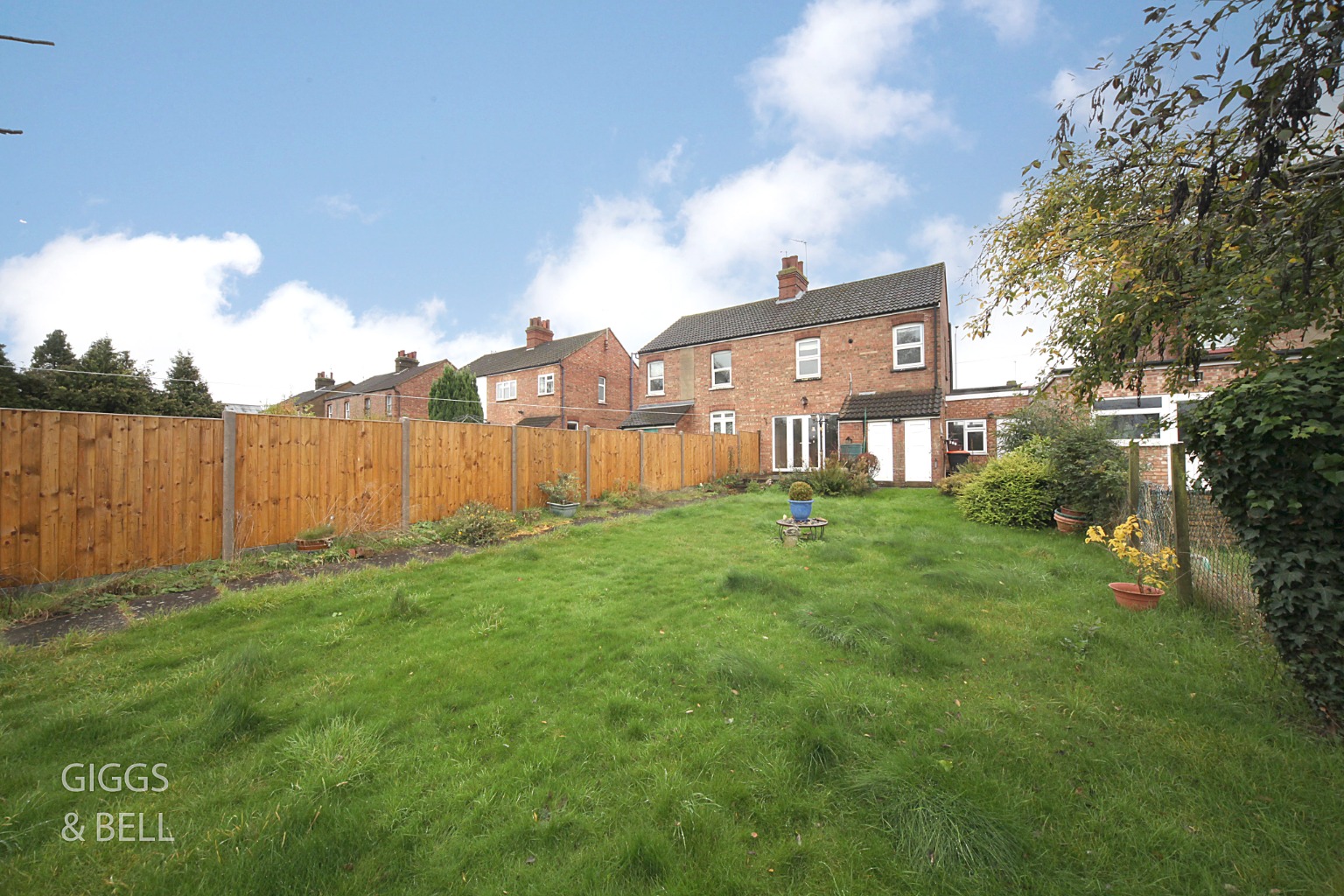 3 bed semi-detached house for sale in Luton Road, Dunstable  - Property Image 17