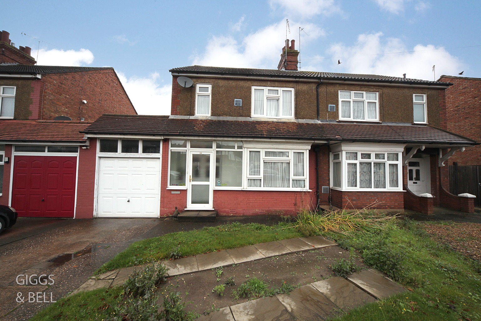 3 bed semi-detached house for sale in Luton Road, Dunstable - Property Image 1