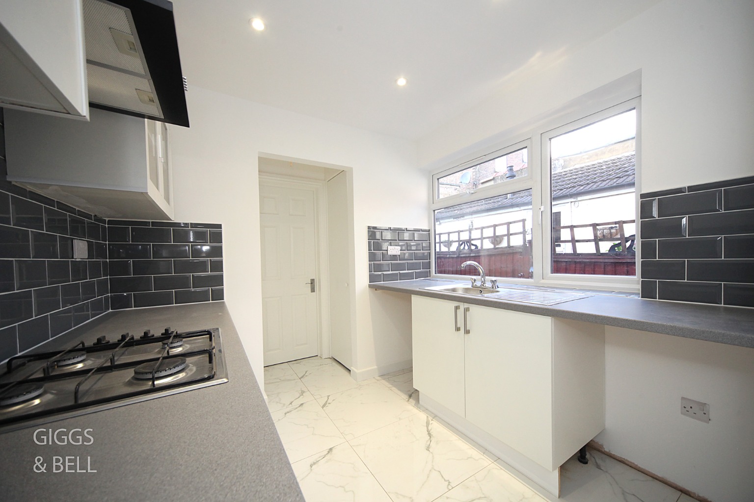 2 bed terraced house for sale in Kingsland Road, Luton 6