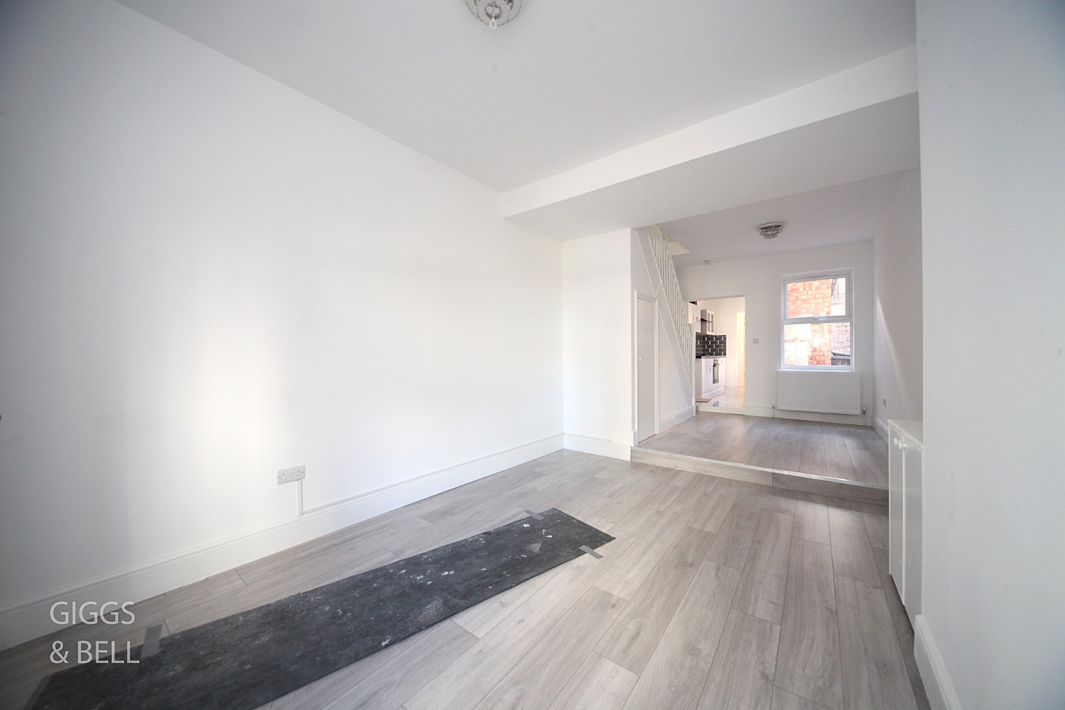2 bed terraced house for sale in Kingsland Road, Luton 2