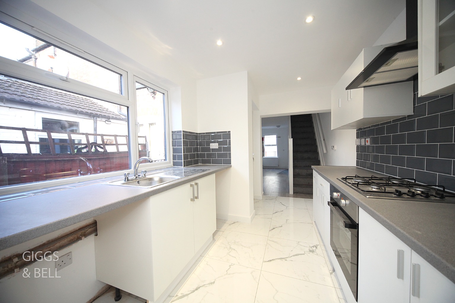 2 bed terraced house for sale in Kingsland Road, Luton 8