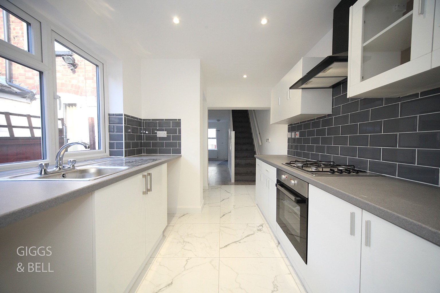 2 bed terraced house for sale in Kingsland Road, Luton 4