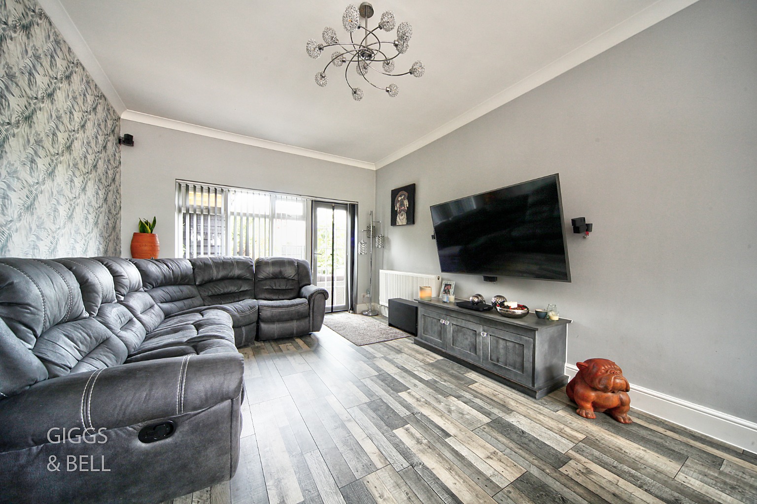 2 bed detached house for sale in Chalton Heights, Luton 7