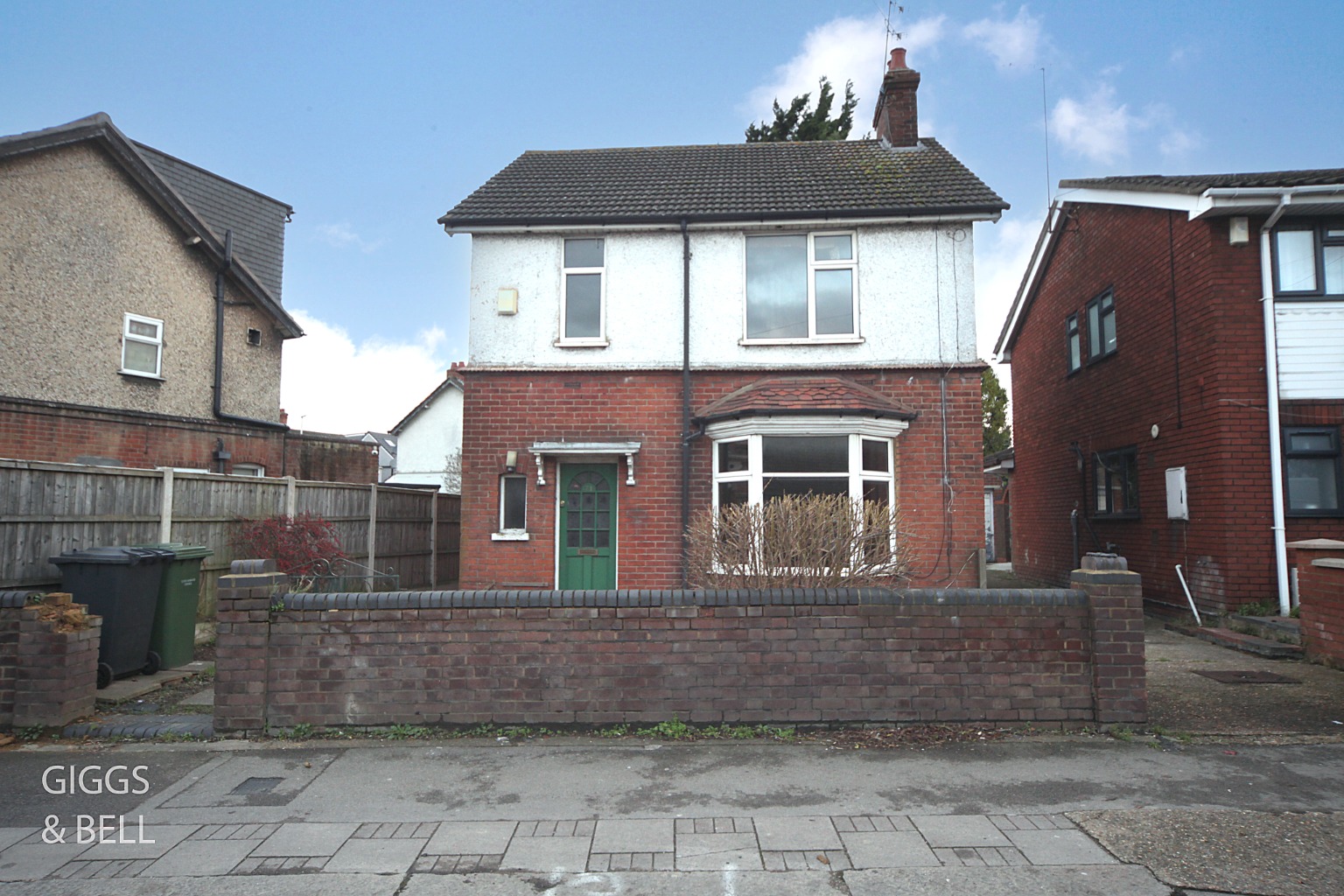 3 bed detached house for sale in Waller Avenue, Luton 0