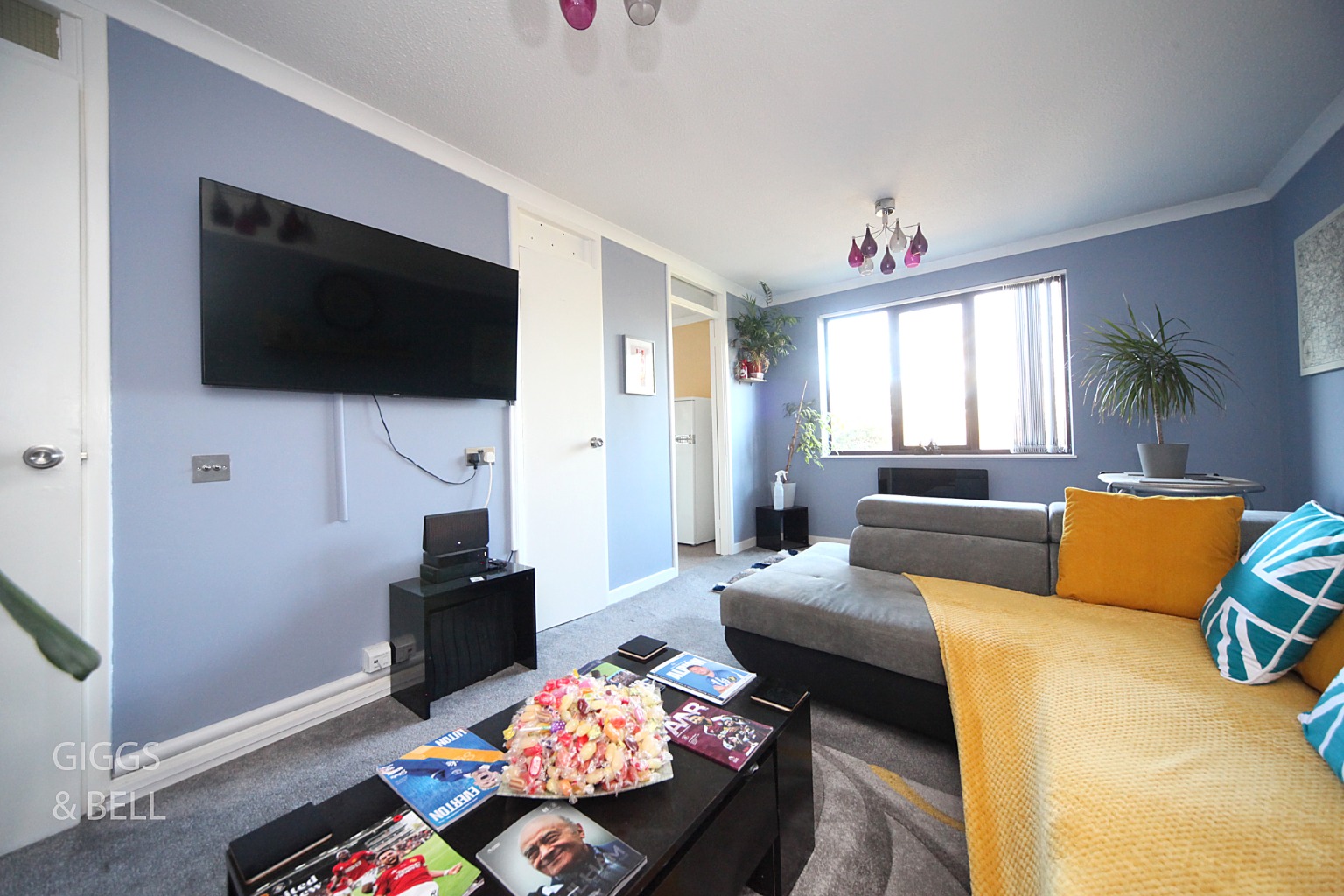 1 bed flat for sale in Links Way, Luton 2