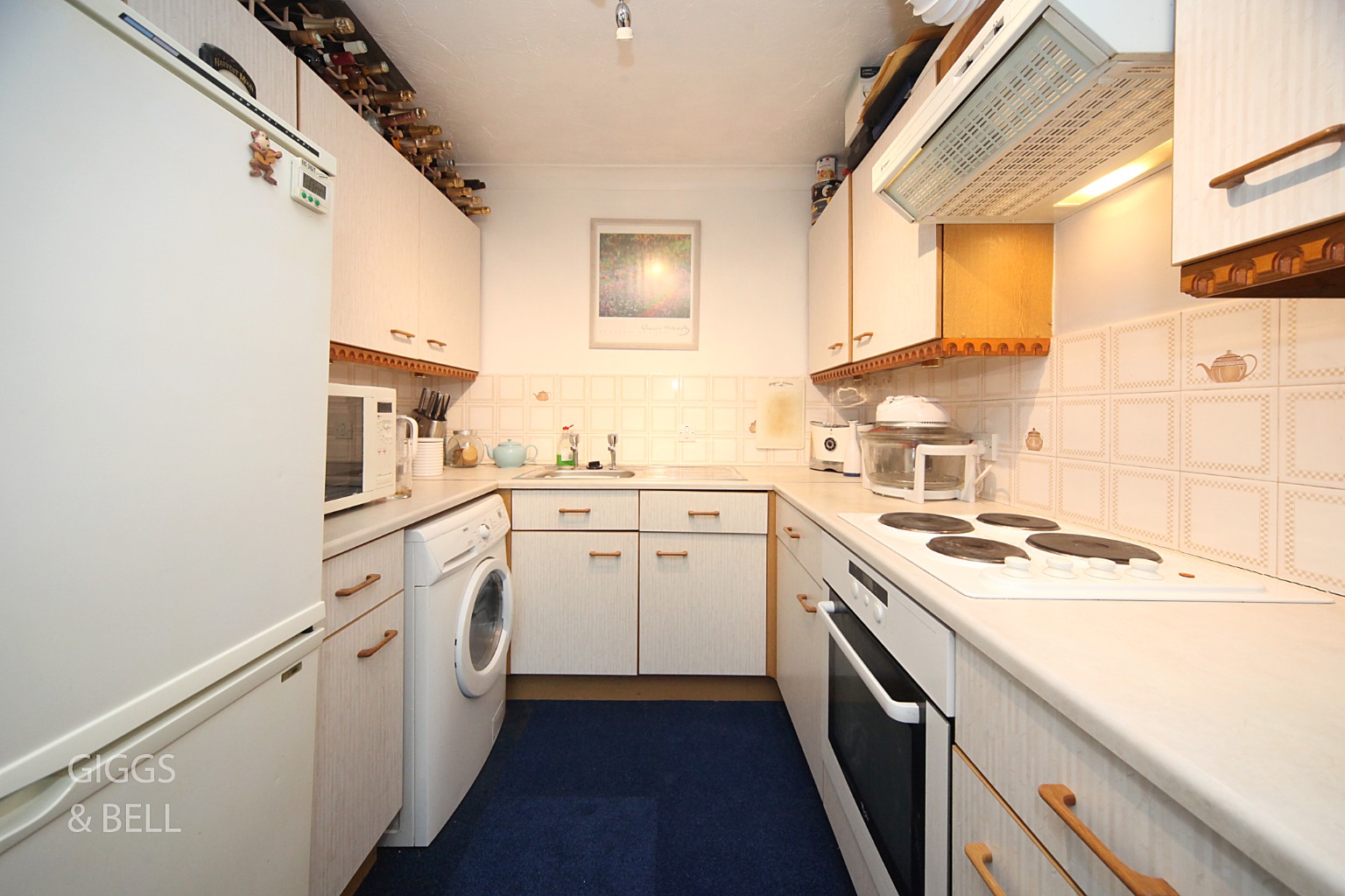 2 bed flat for sale, Luton 4