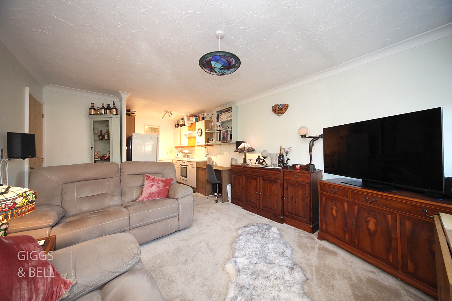 2 bed flat for sale, Luton  - Property Image 4