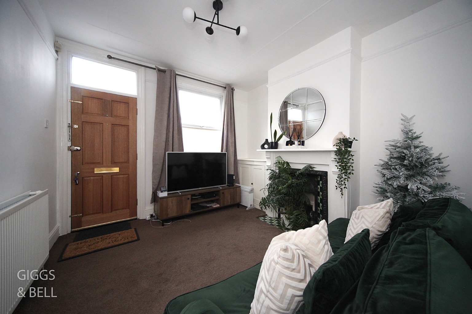 2 bed terraced house for sale in May Street, Luton 1