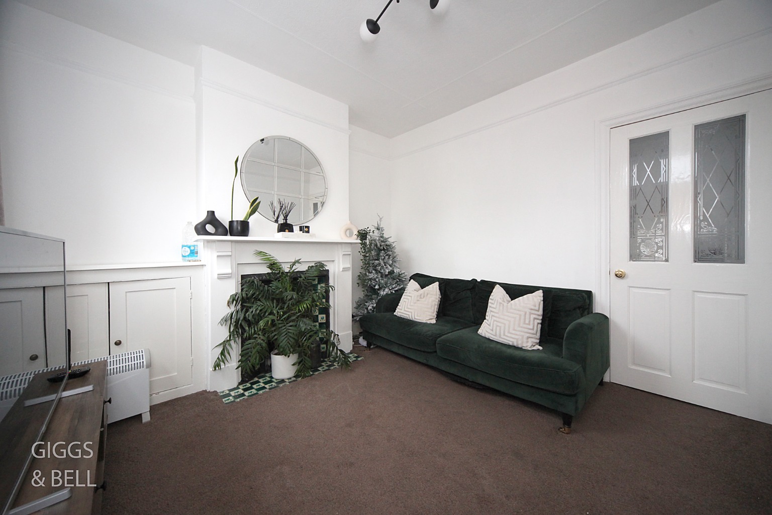 2 bed terraced house for sale in May Street, Luton 2