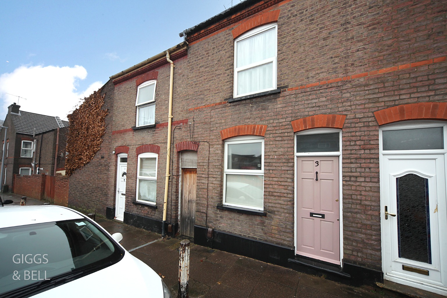 2 bed terraced house for sale in May Street, Luton, LU1 