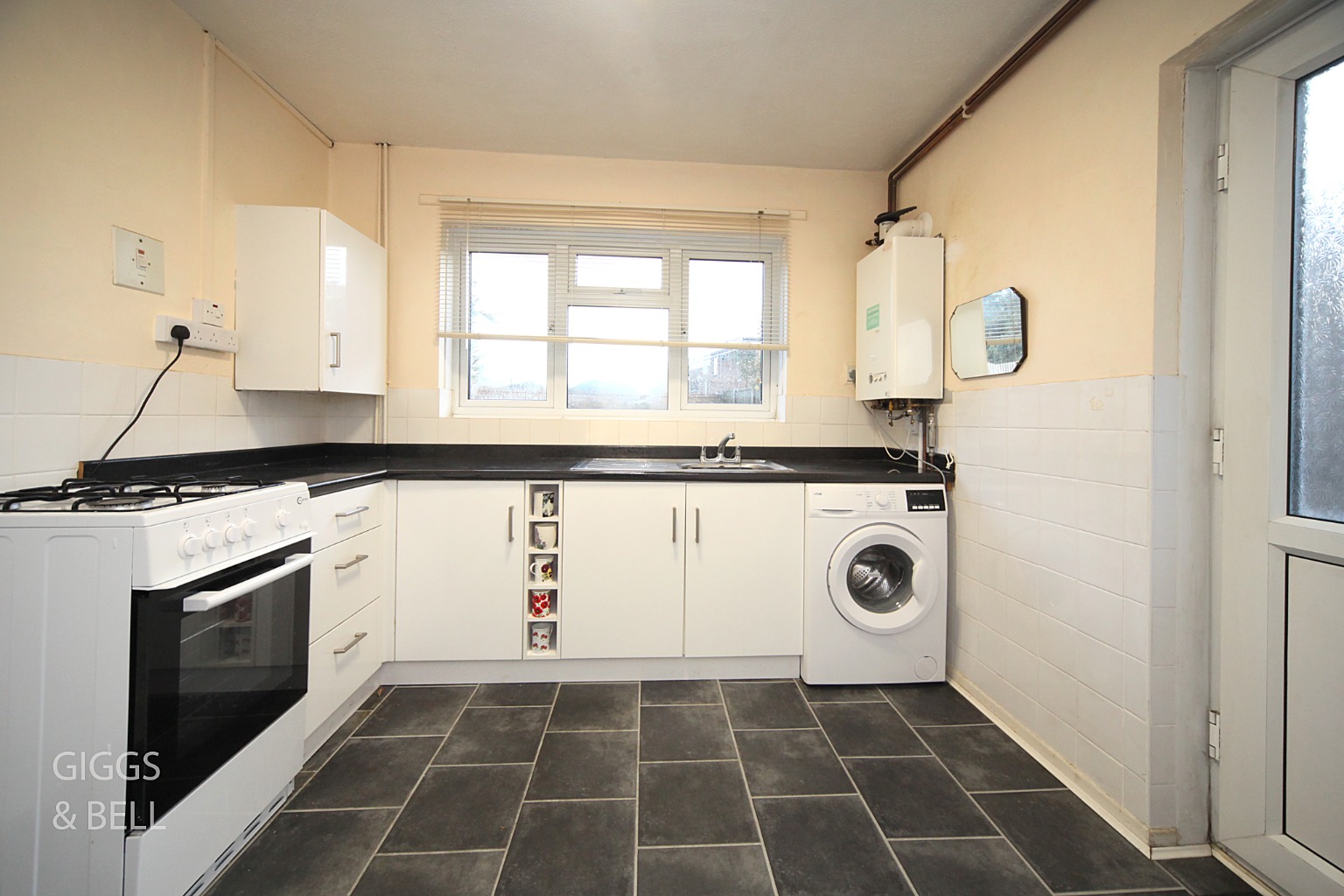 3 bed semi-detached house for sale in Guernsey Close, Luton  - Property Image 6