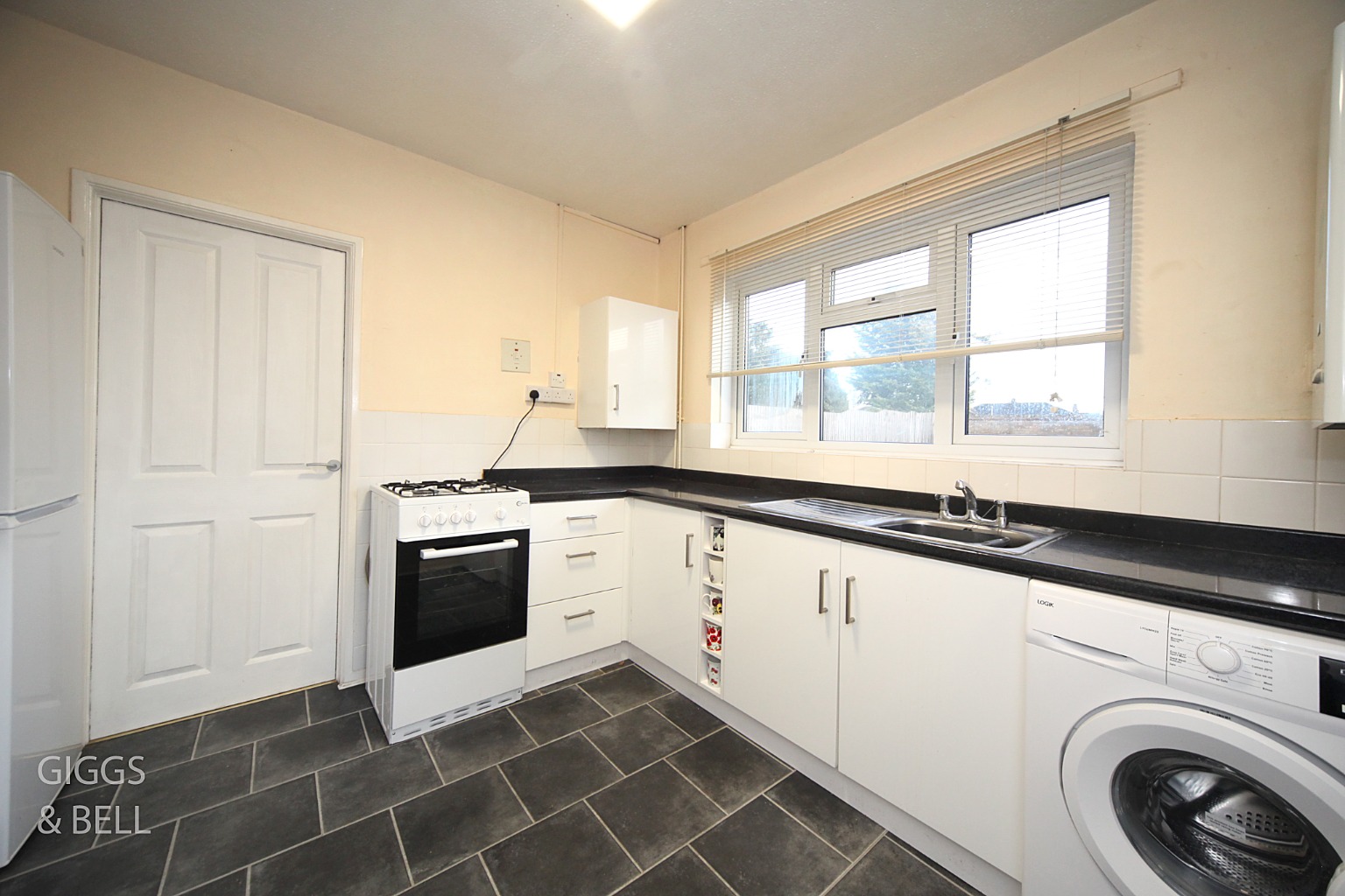 3 bed semi-detached house for sale in Guernsey Close, Luton  - Property Image 7