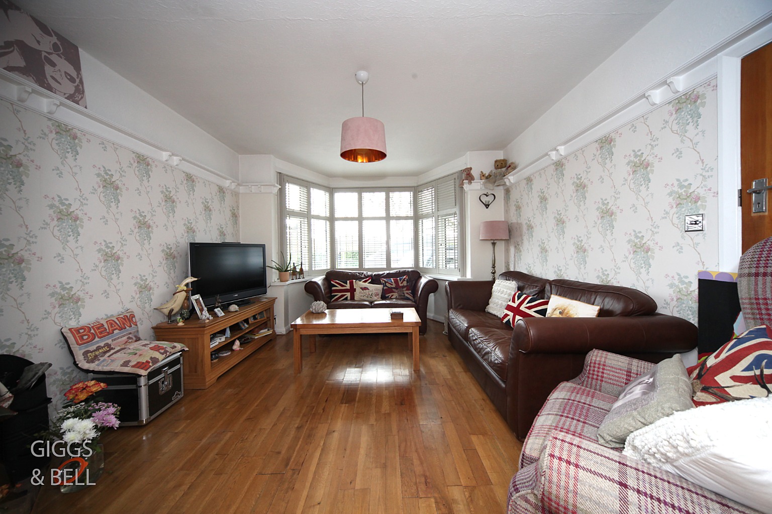 3 bed semi-detached house for sale in West Hill Road, Luton  - Property Image 2
