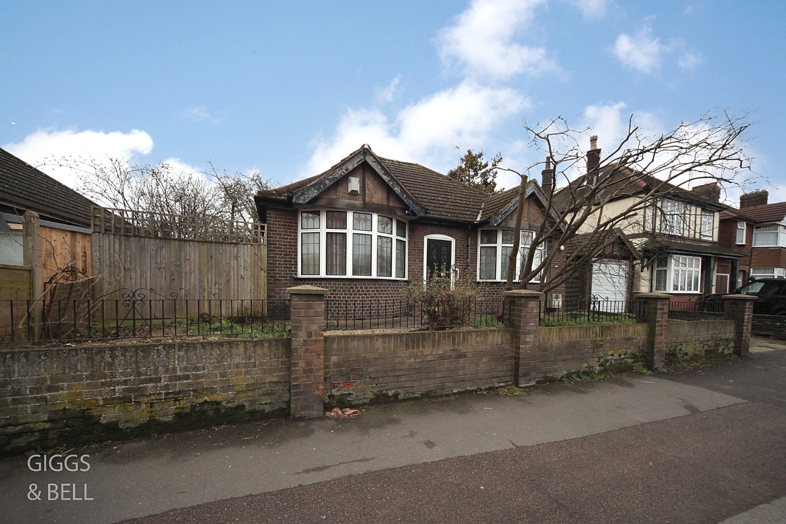 3 bed bungalow for sale in Hitchin Road, Luton 1