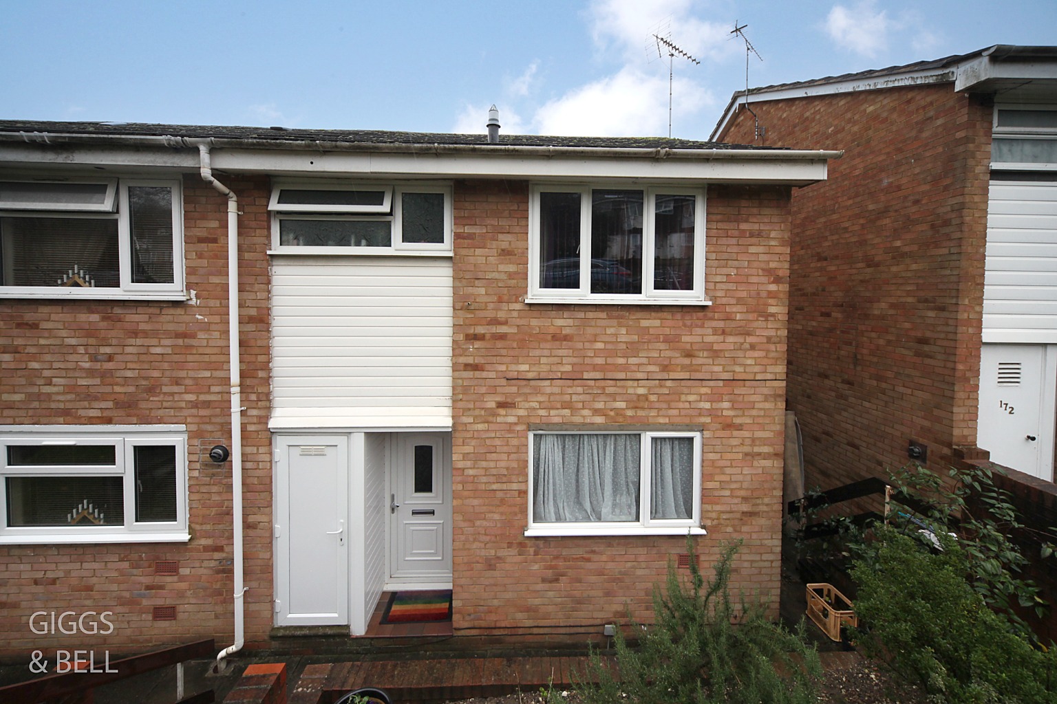 3 bed end of terrace house for sale in Devon Road, Luton, LU2 