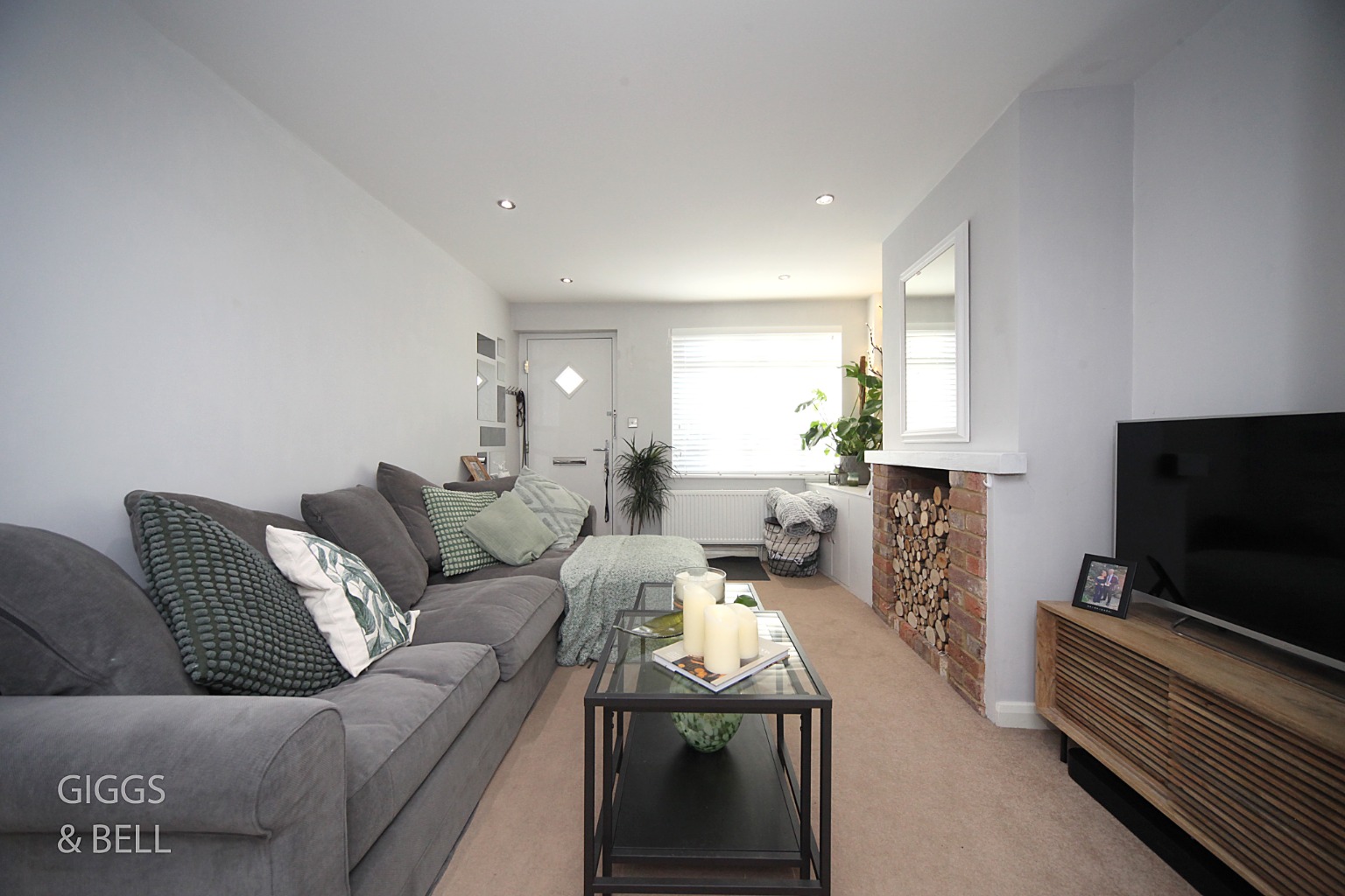 2 bed terraced house for sale in Front Street, Luton  - Property Image 4