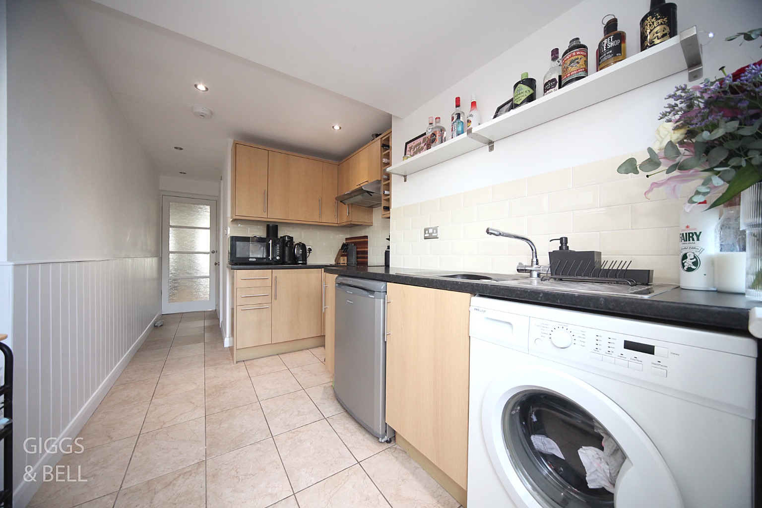 2 bed terraced house for sale in Front Street, Luton 8