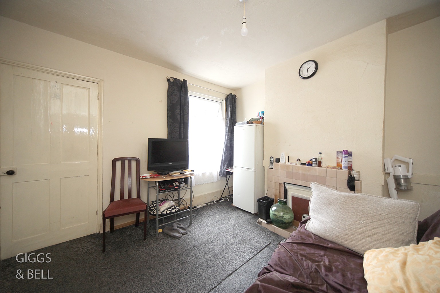3 bed terraced house for sale in Hillside Road, Luton 2