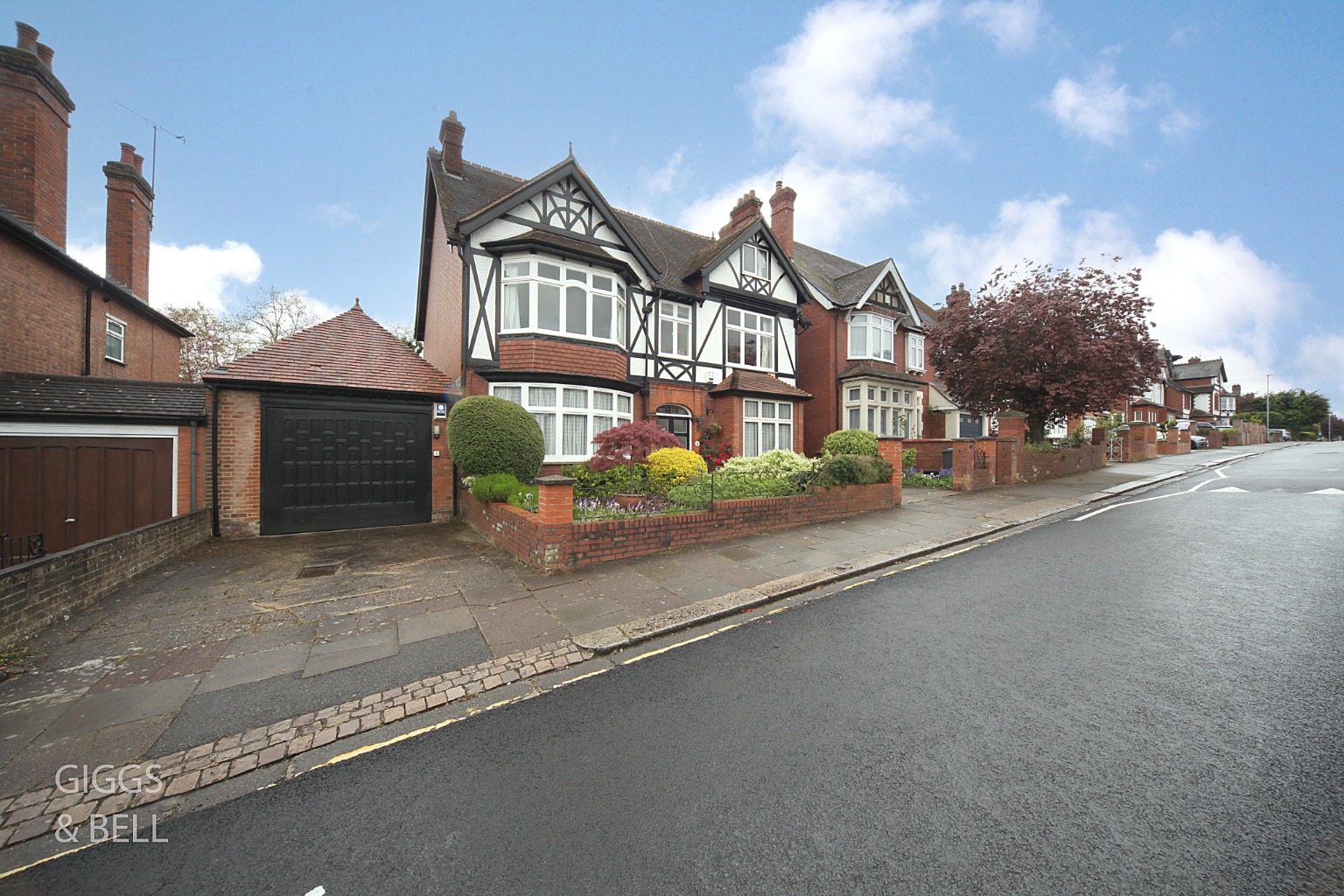 6 bed detached house for sale in Lansdowne Road, Luton, LU3 