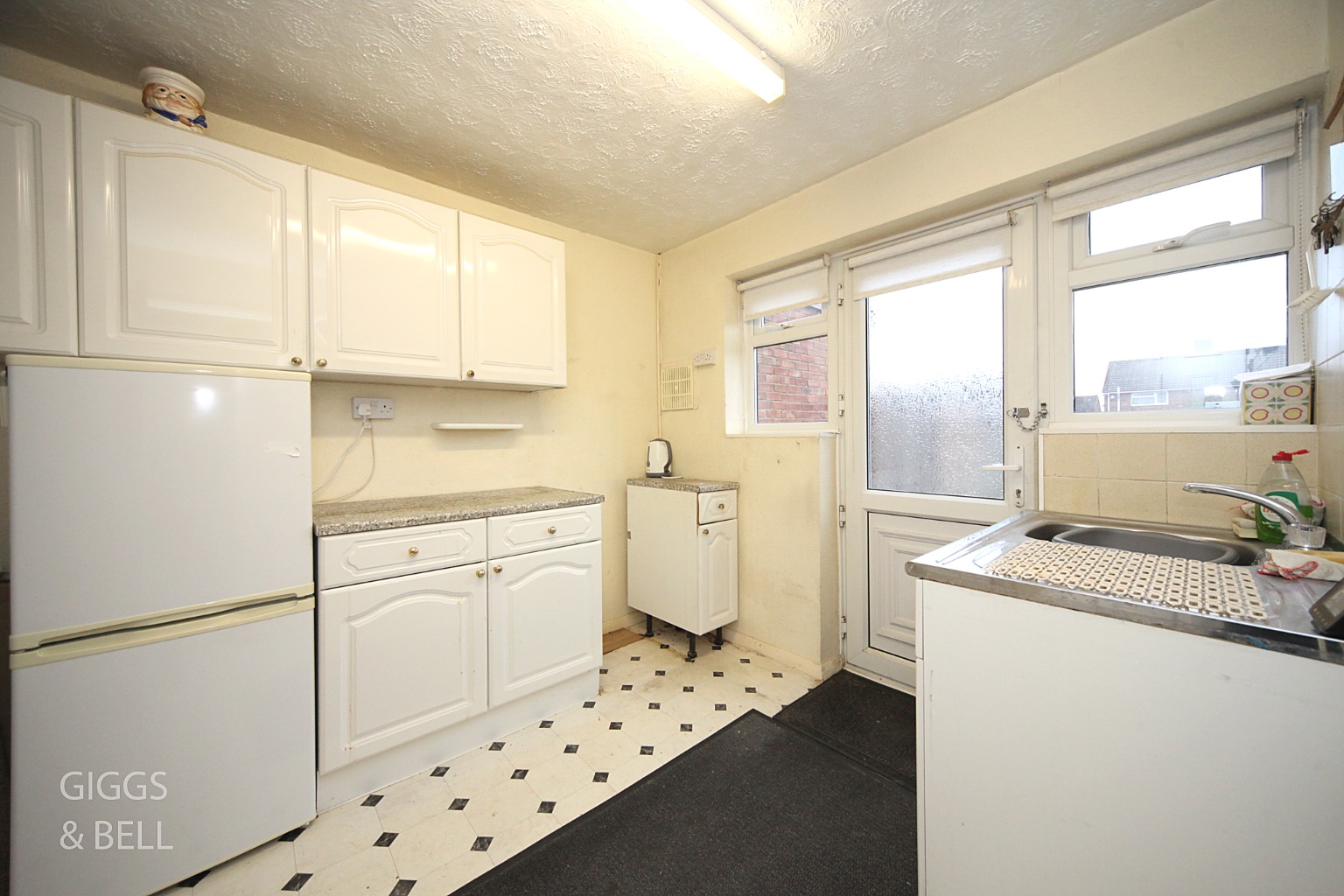 2 bed semi-detached house for sale in Holtsmere Close, Luton 5