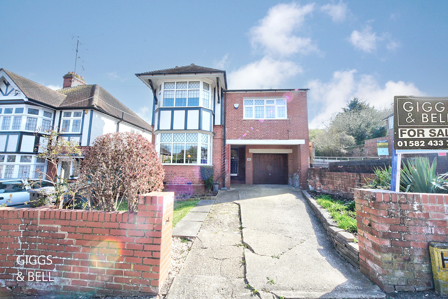 4 bed detached house for sale in Cutenhoe Road, Luton - Property Image 1