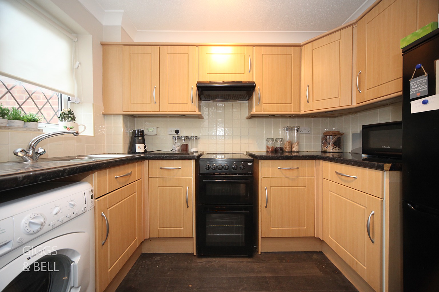 3 bed terraced house for sale in Mees Close, Luton 4