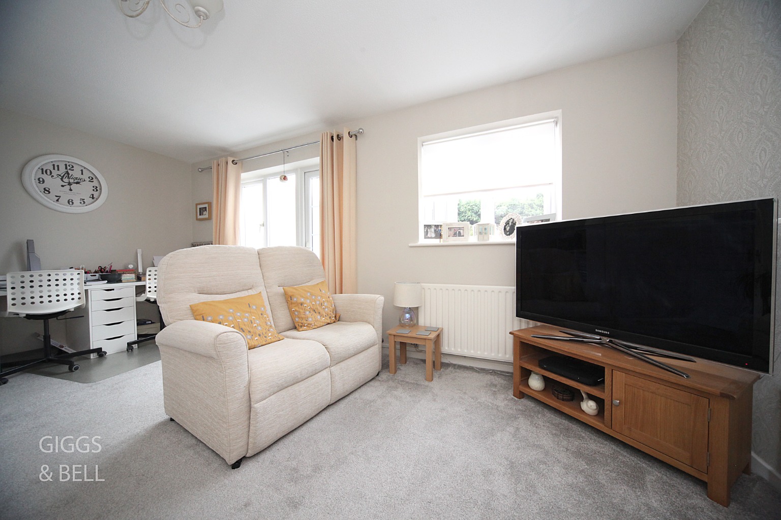 3 bed terraced house for sale in Mees Close, Luton 3