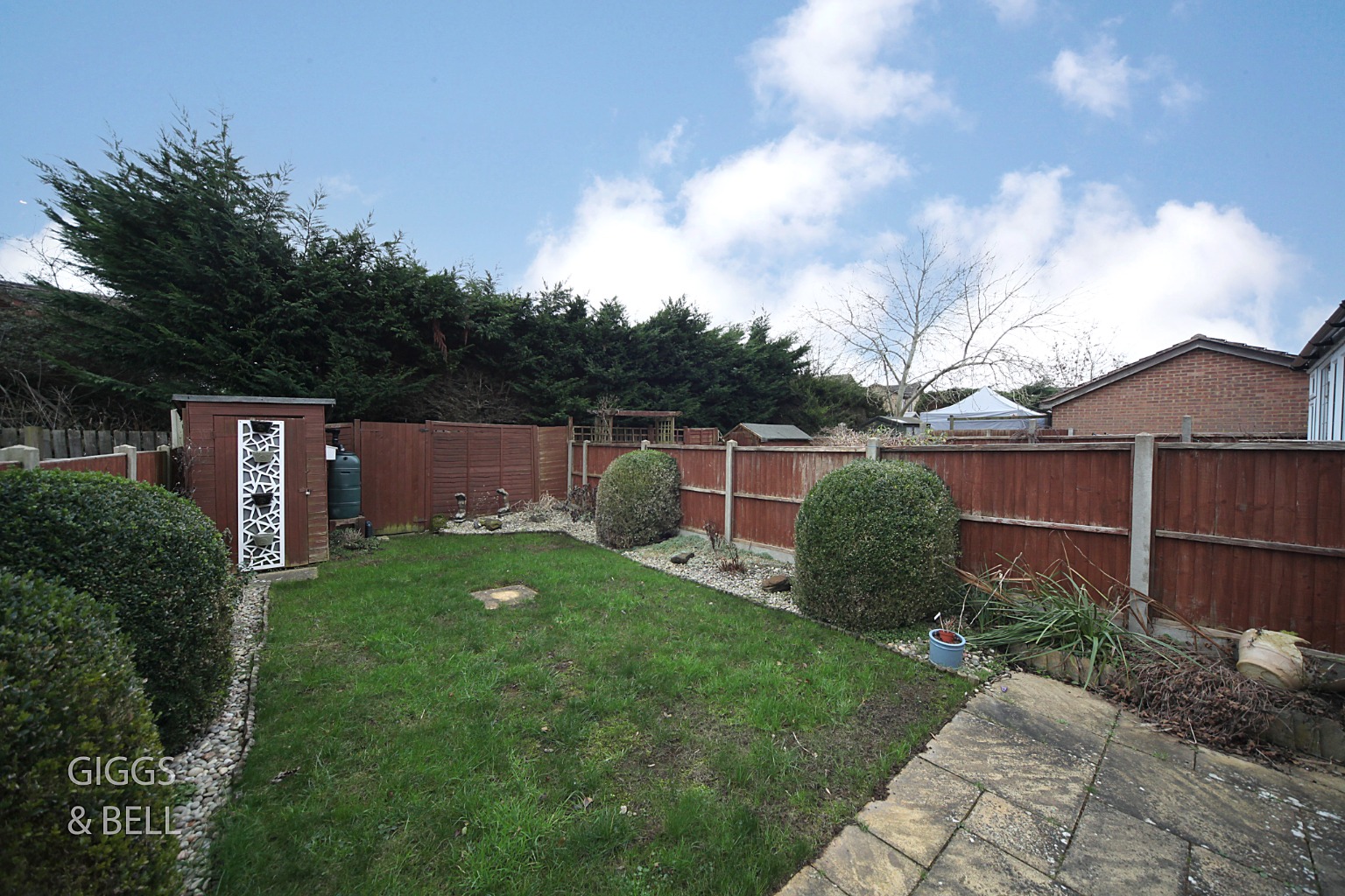 3 bed terraced house for sale in Mees Close, Luton 16