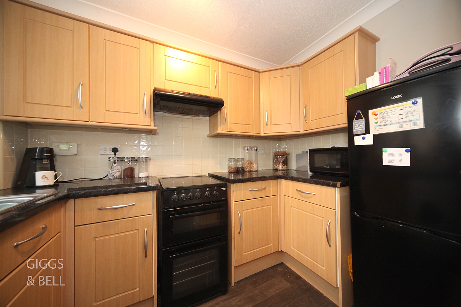 3 bed terraced house for sale in Mees Close, Luton 6