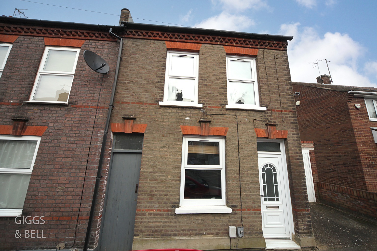 2 bed end of terrace house for sale in Cowper Street, Luton, LU1 