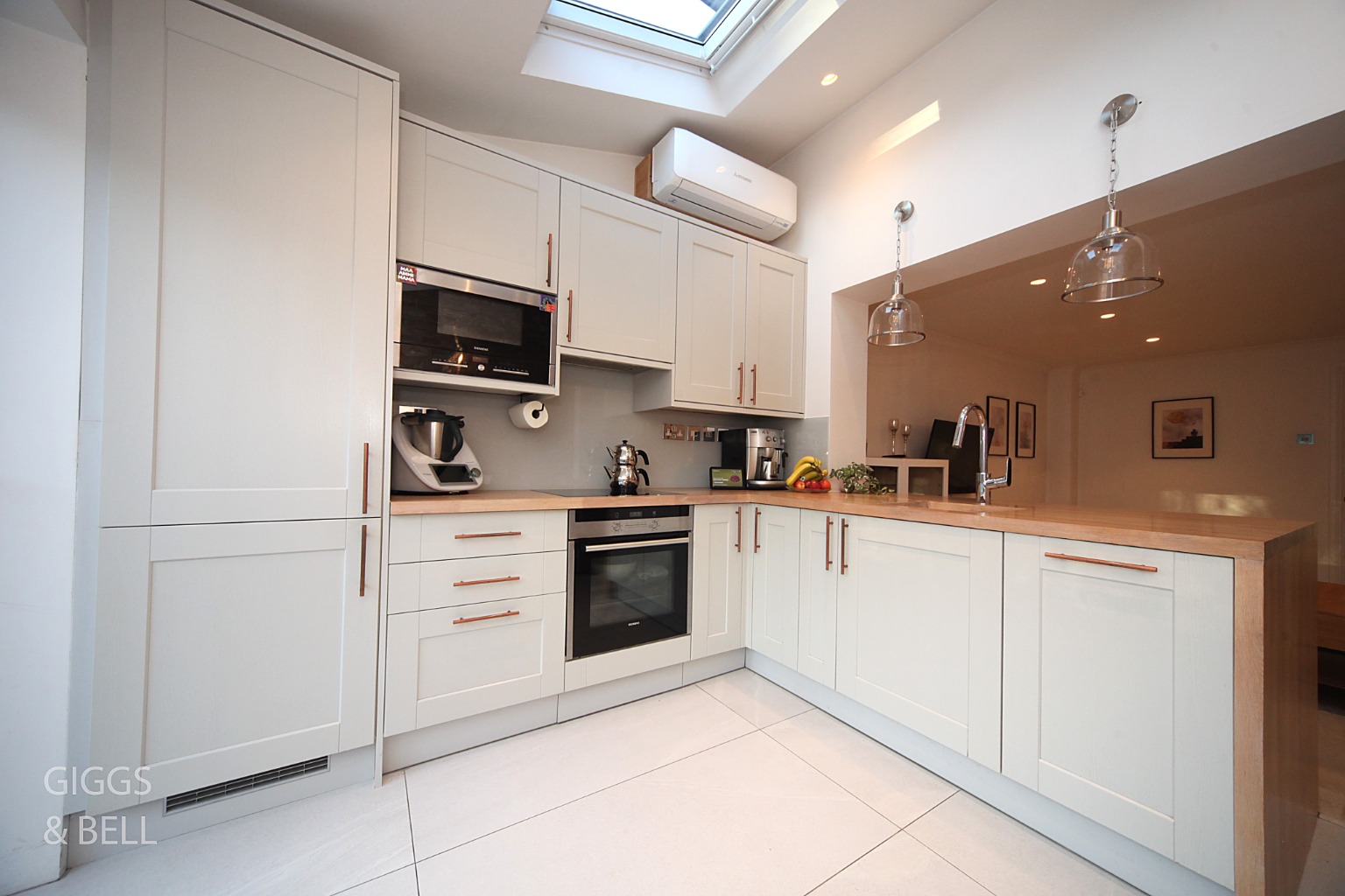 3 bed end of terrace house for sale in Oregon Way, Luton  - Property Image 4