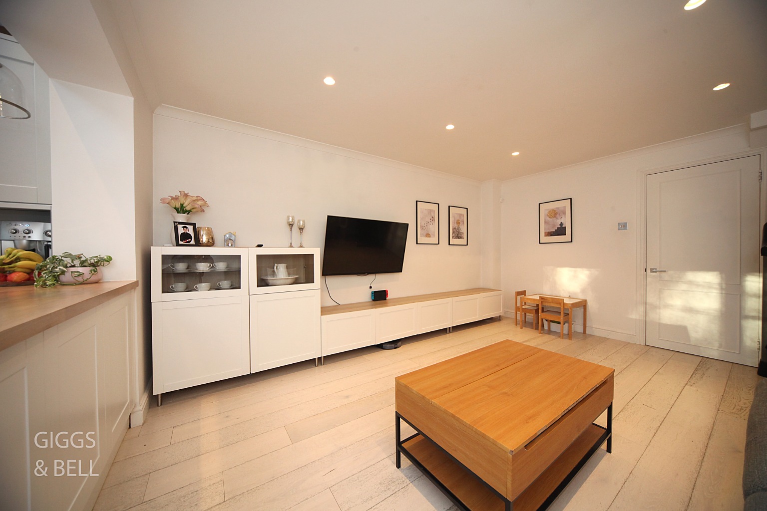 3 bed end of terrace house for sale in Oregon Way, Luton  - Property Image 2