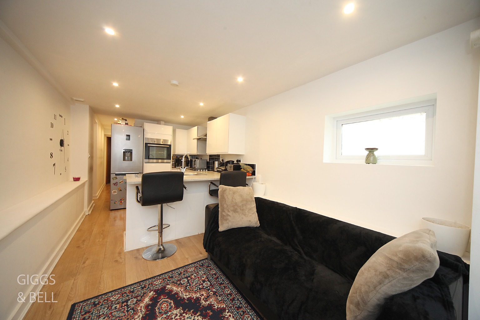 2 bed ground floor flat for sale in Park Street, Luton 3