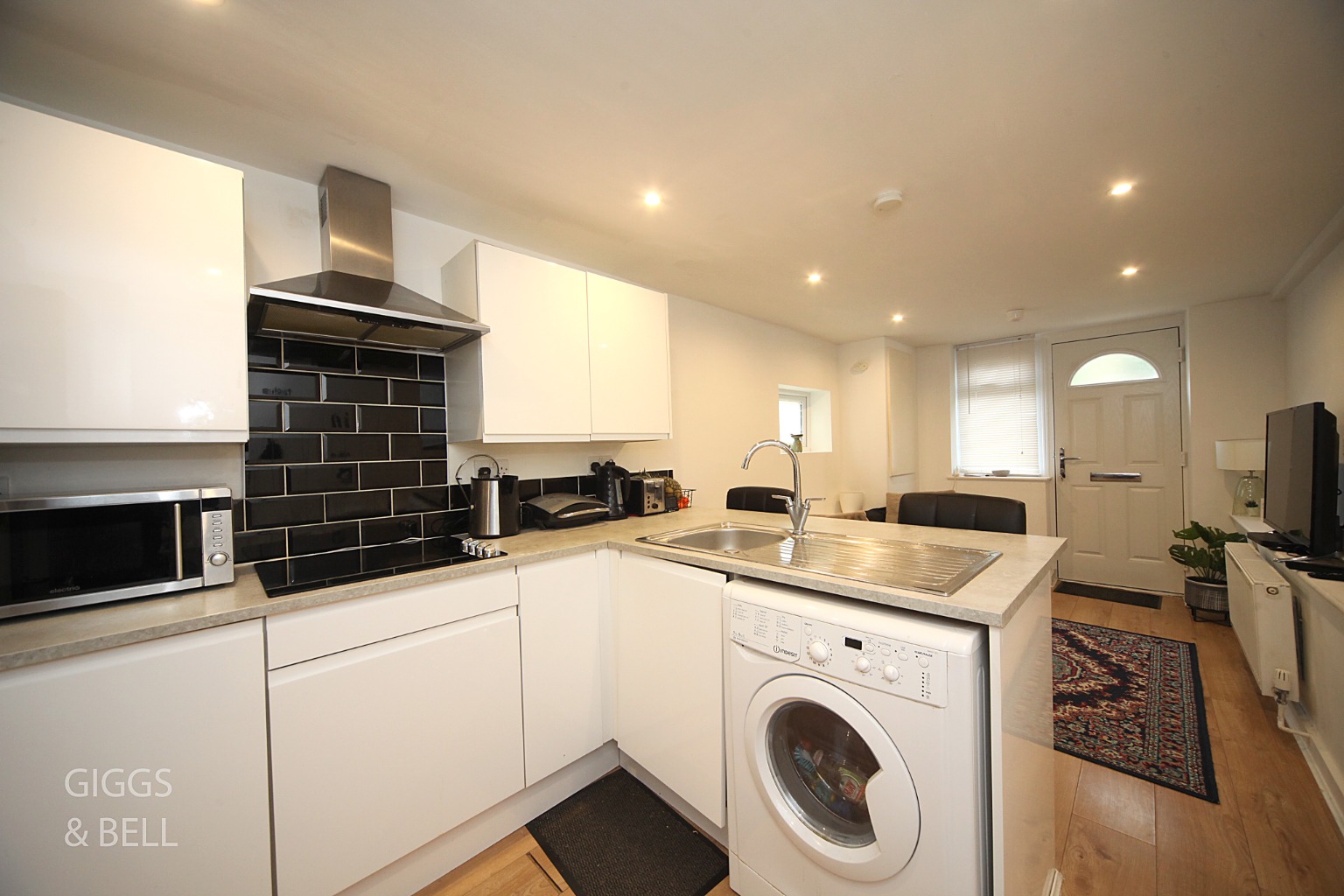 2 bed ground floor flat for sale in Park Street, Luton 5