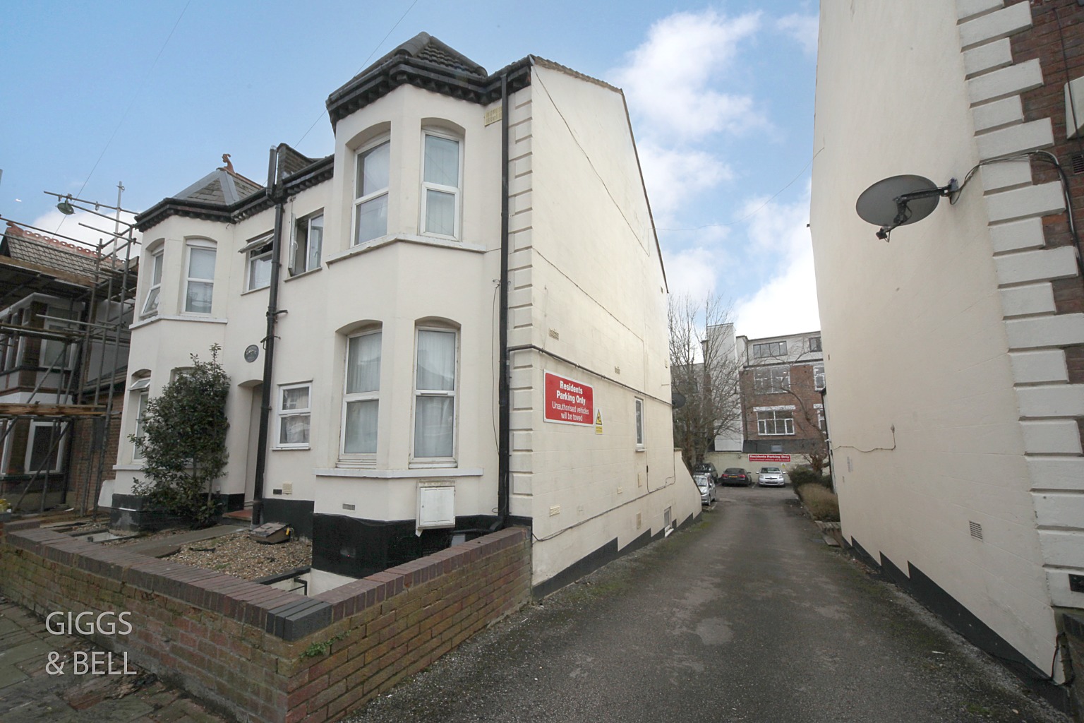 2 bed ground floor flat for sale in Park Street, Luton 1