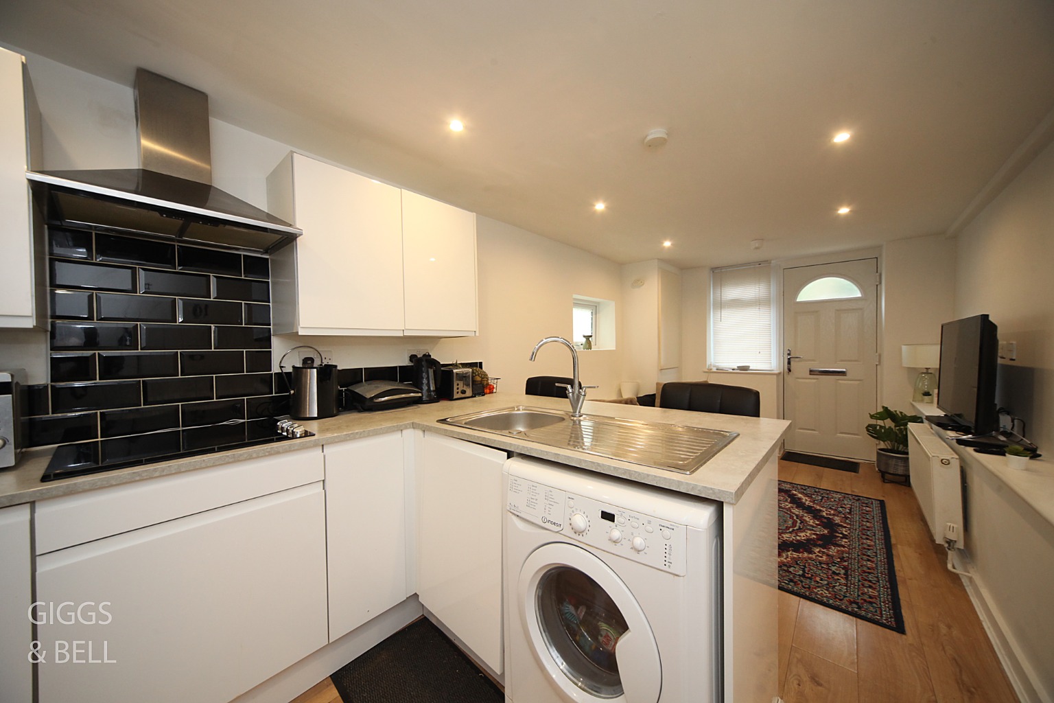 2 bed ground floor flat for sale in Park Street, Luton 6