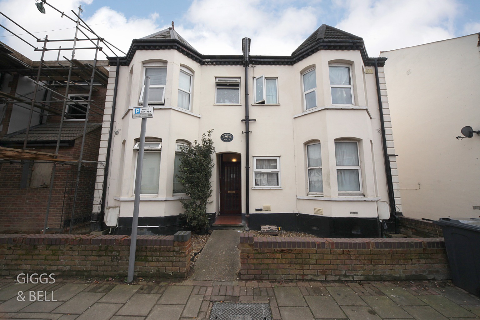 2 bed ground floor flat for sale in Park Street, Luton 0