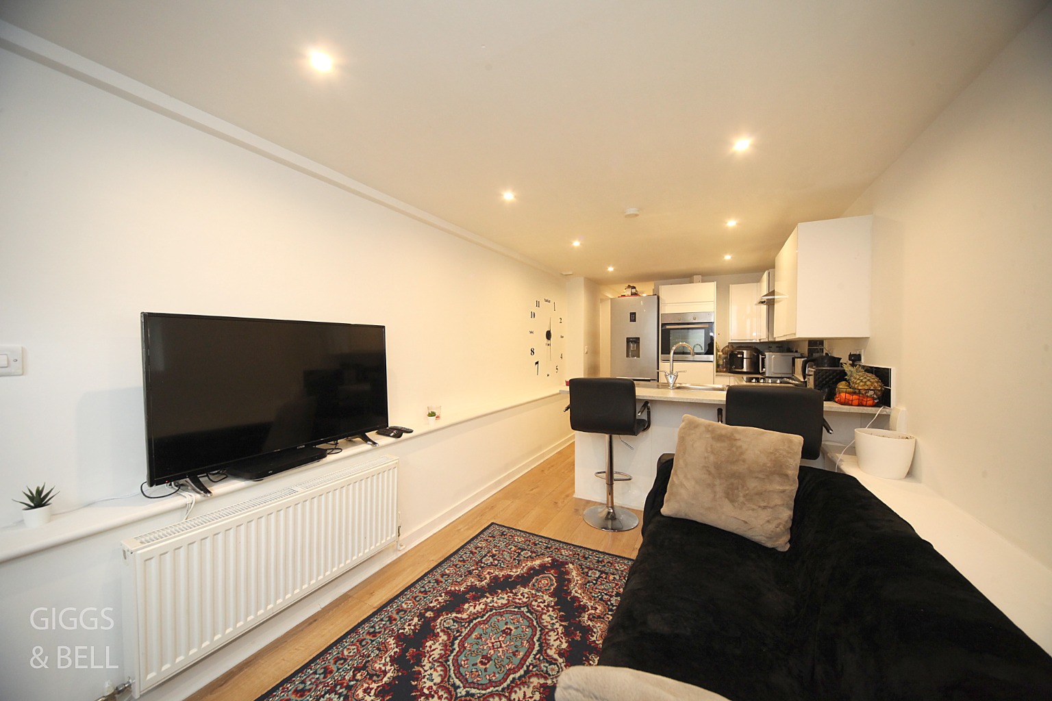 2 bed ground floor flat for sale in Park Street, Luton 2