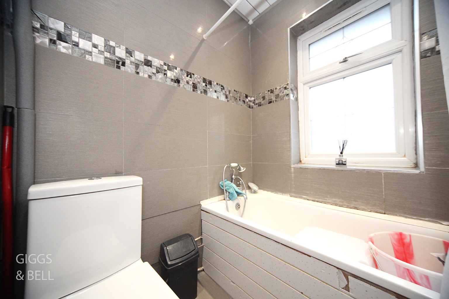 4 bed semi-detached house for sale in Grantham Road, Luton  - Property Image 9