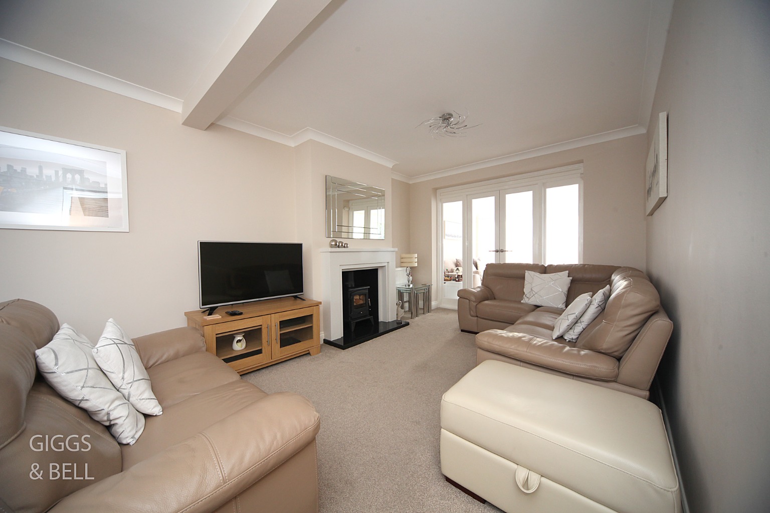 3 bed semi-detached house for sale in Collingtree, Luton  - Property Image 4