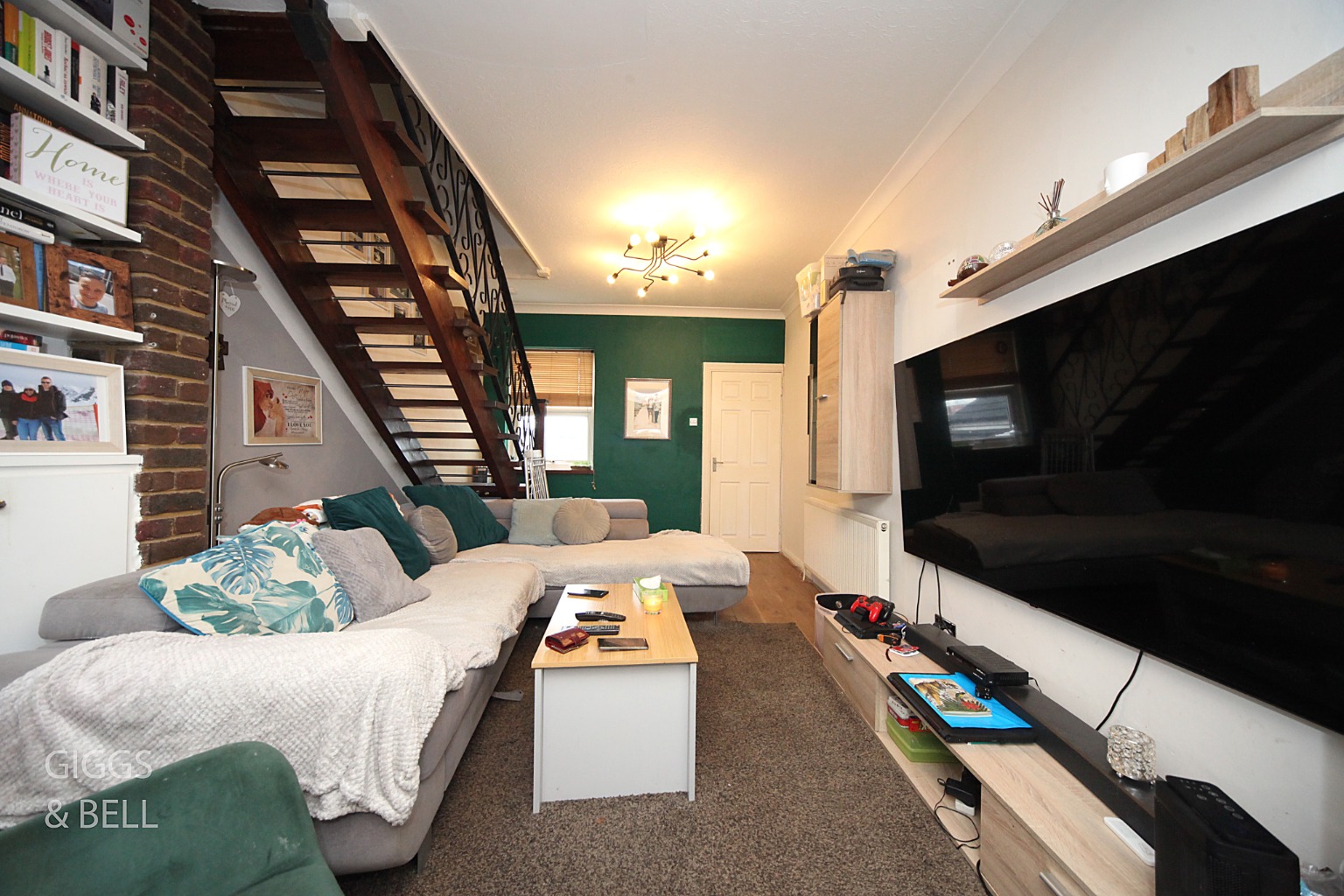2 bed terraced house for sale in Hartley Road, Luton 3