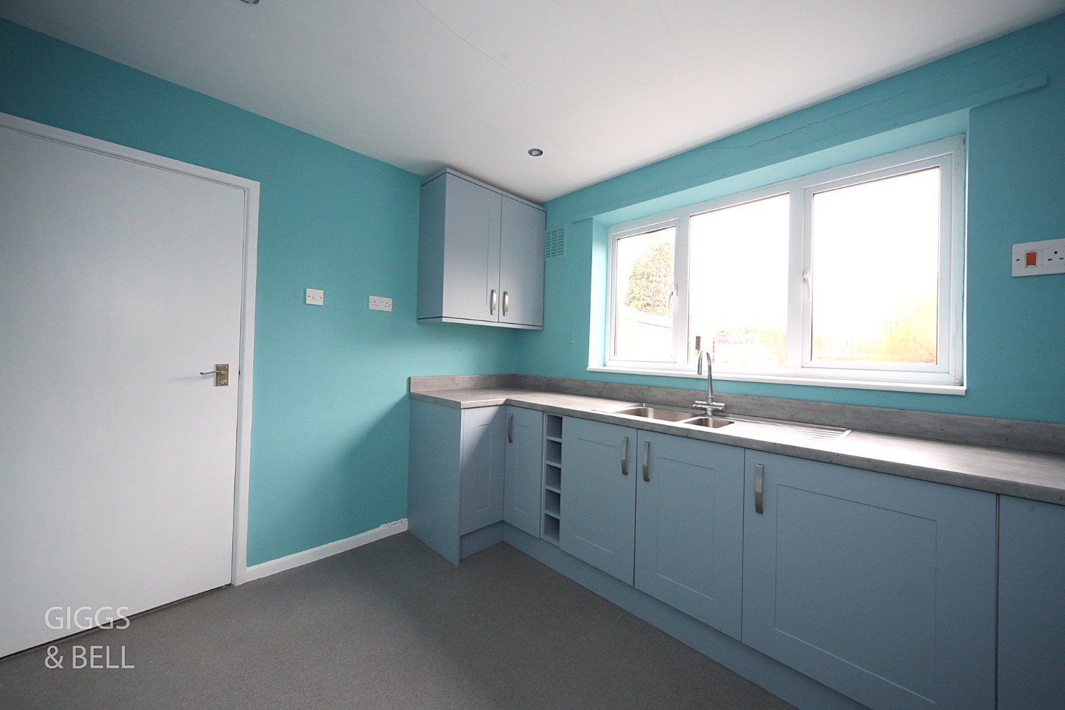 3 bed semi-detached house for sale in Epping Way, Luton 5