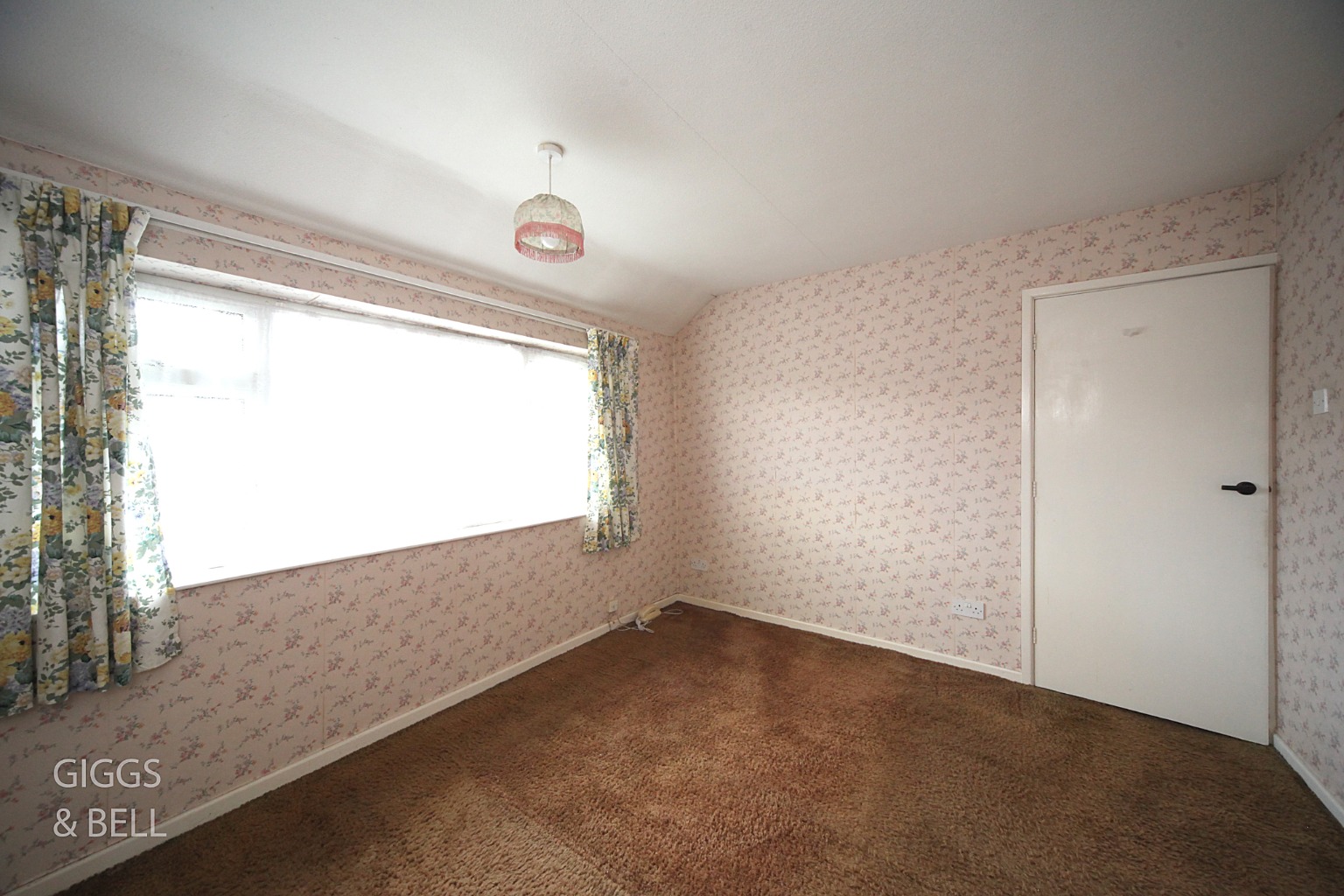 3 bed semi-detached house for sale in Epping Way, Luton  - Property Image 11