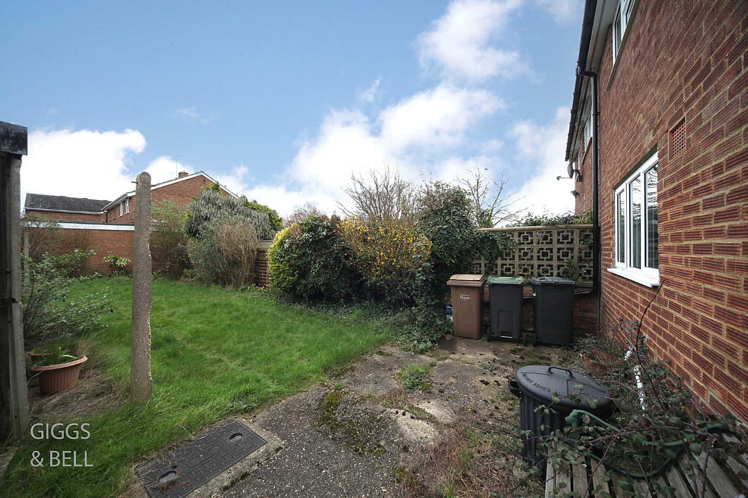 3 bed semi-detached house for sale in Epping Way, Luton  - Property Image 16