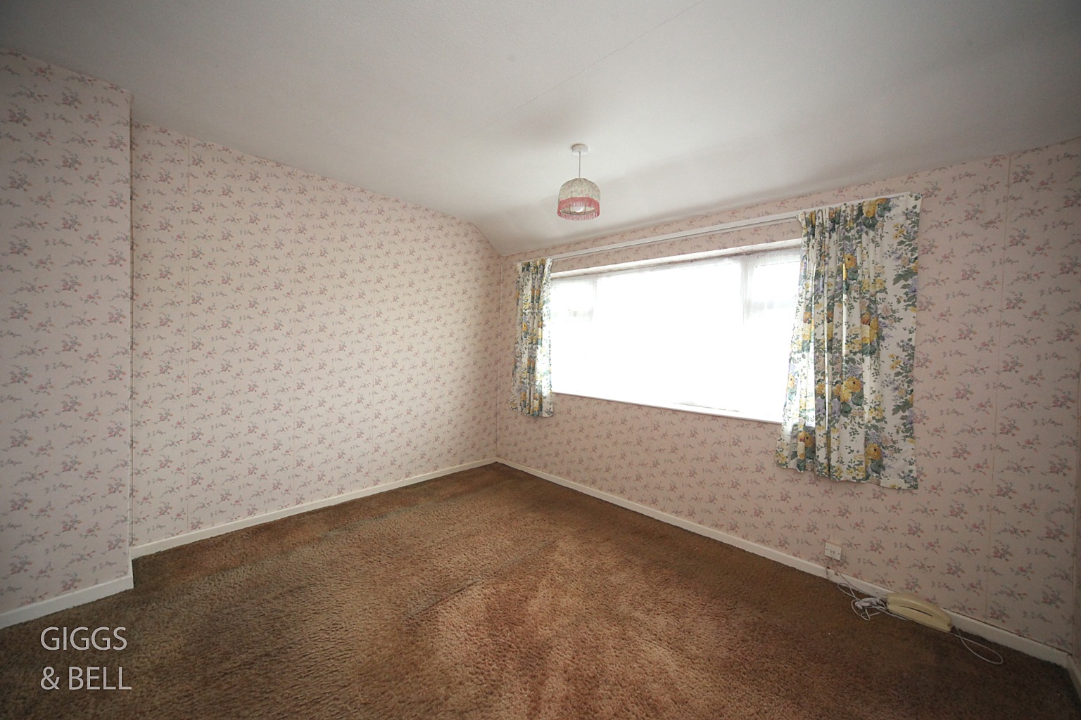 3 bed semi-detached house for sale in Epping Way, Luton  - Property Image 10
