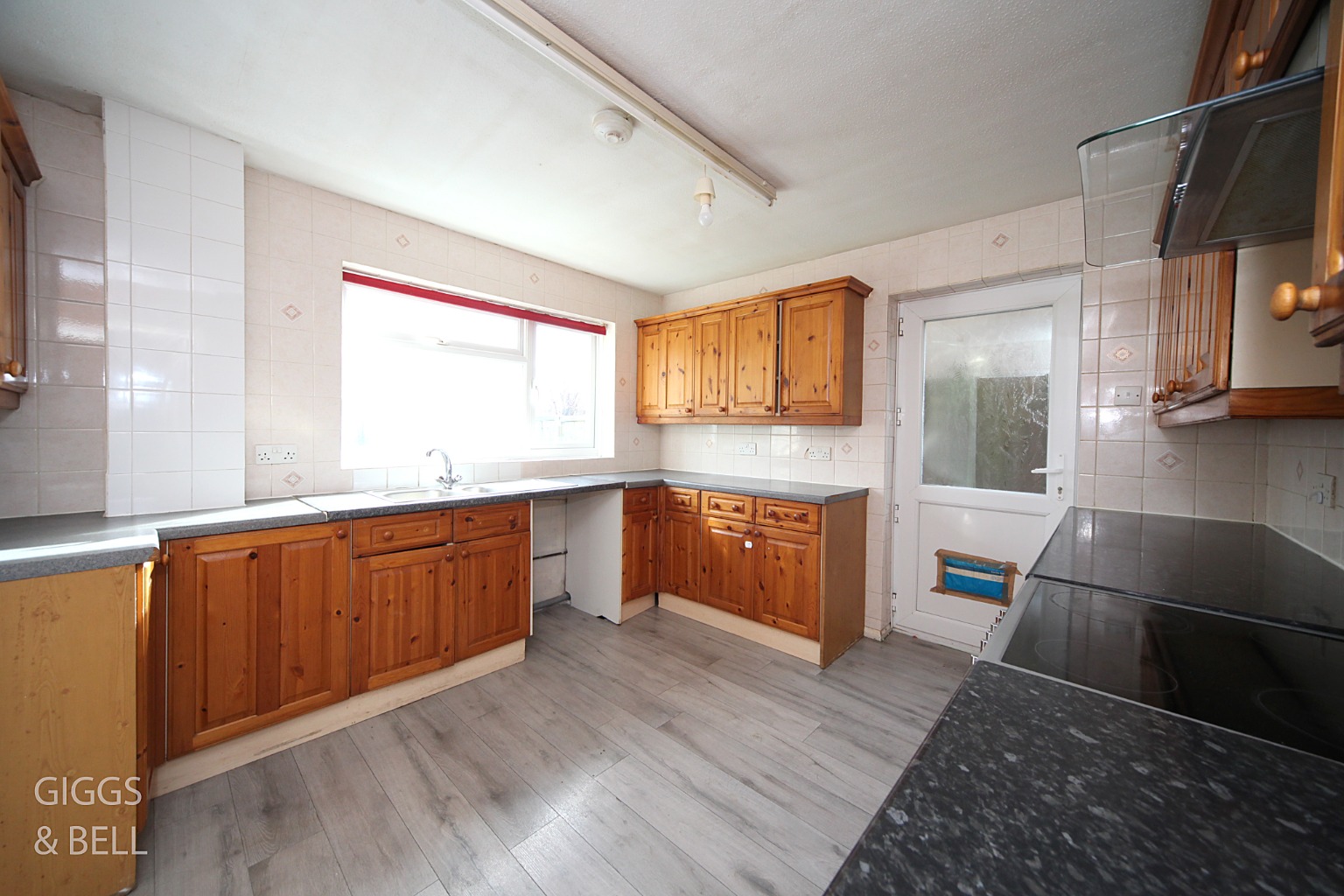 4 bed detached house for sale in Brompton Close, Luton  - Property Image 9